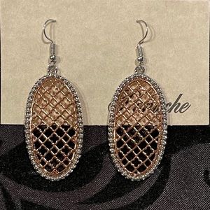 NWT! Beautiful Filigree Pattern Earrings! 🛍💕